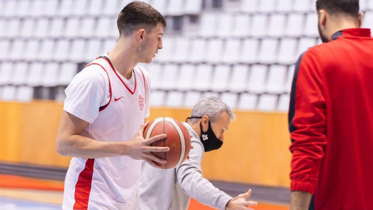 Máximo Fjellerup ja s’entrena a les ordres de Jordi Sargatal a Fontajau. | BÀSQUET GIRONA