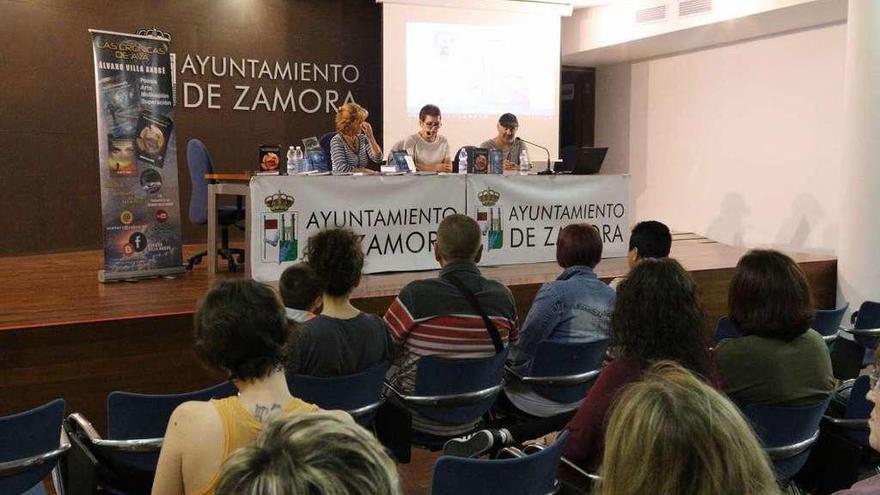 La Alhóndiga acoge la presentación del libro y cd &quot;Agradamundos&quot;, de Álvaro Villa André