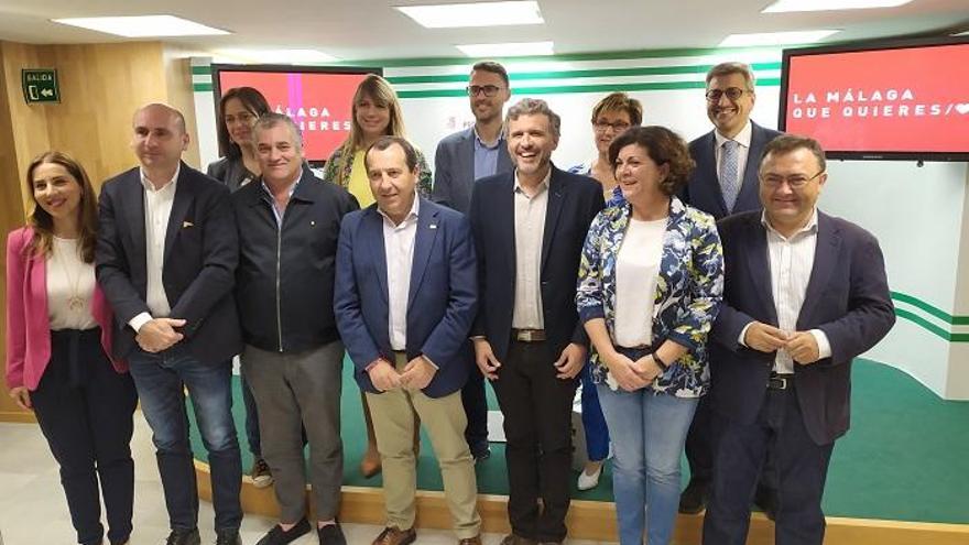 Ruiz Espejo junto a otros cargos socialistas y los representantes del partido para el Congreso y el Senado.