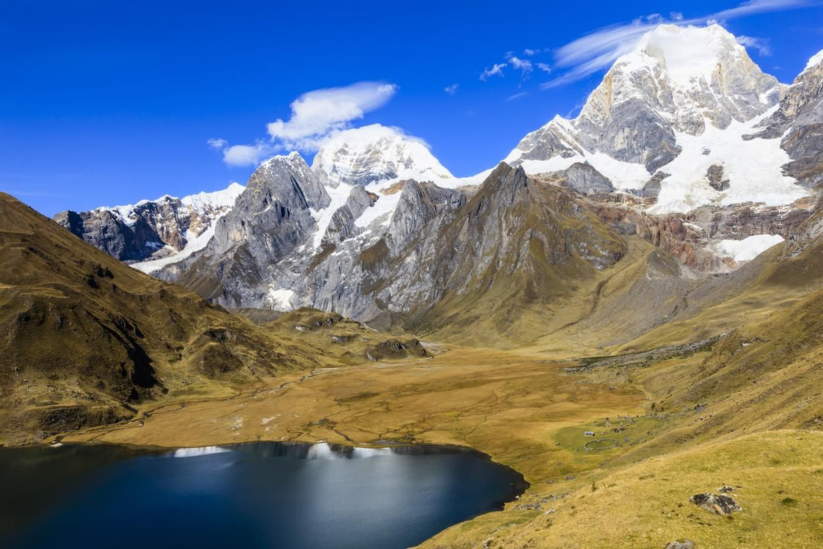 Lago en Los Andes