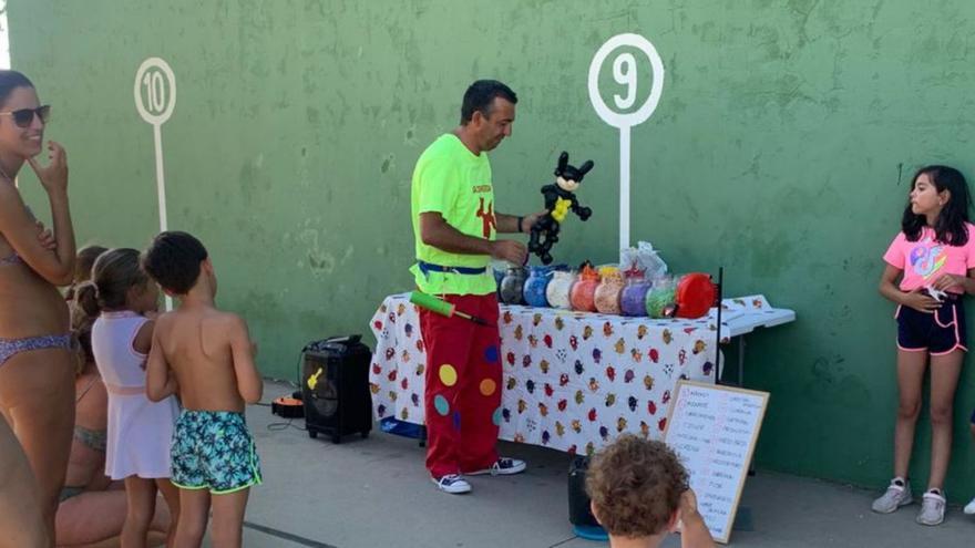 El verano cultural de Fuentes de Ropel sigue adelante con un espectáculo de globoflexia para los más pequeños