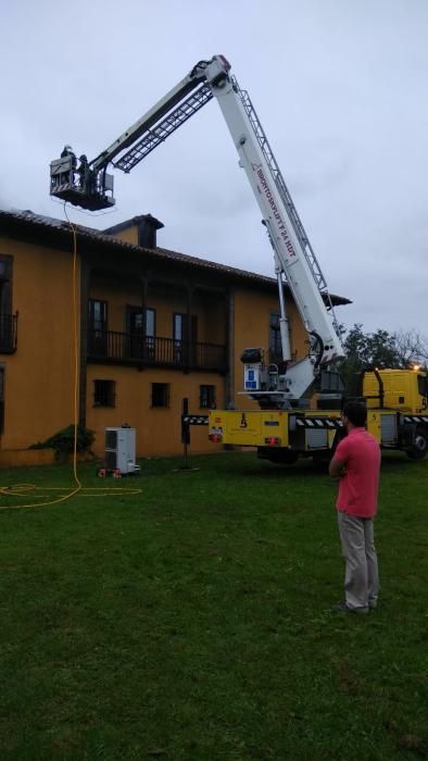 Incendio en el palacio de Cavanilles, del siglo XVI, en Lieres