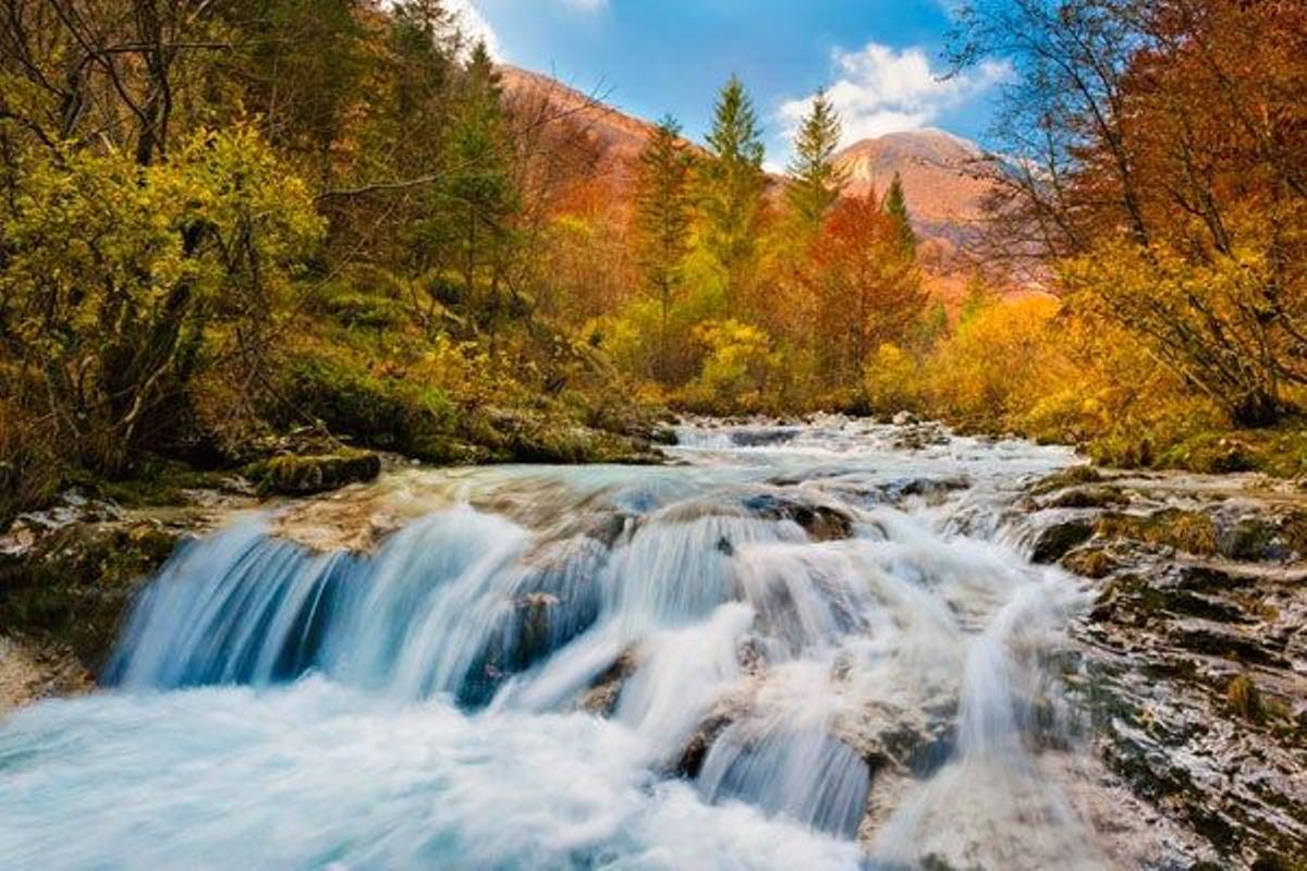 Río Arzino a su paso por el valle de Preone, en Friuli-Venecia Julia (Italia).