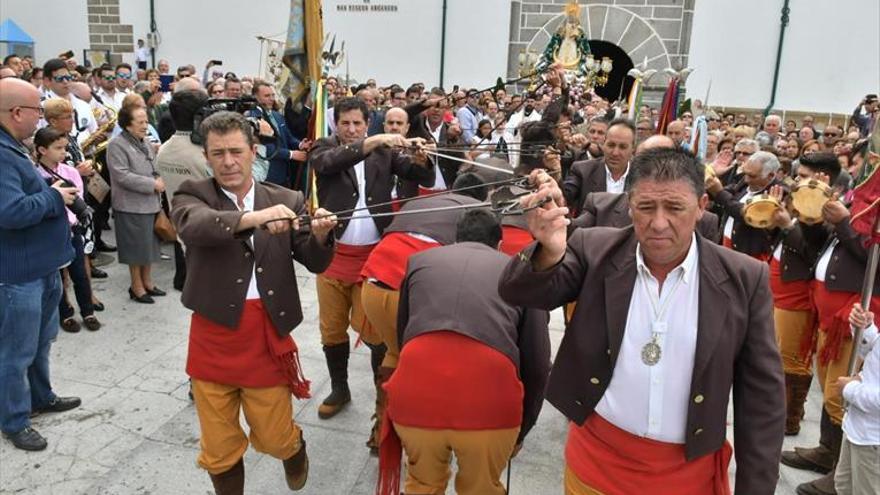 La Virgen y los danzantes