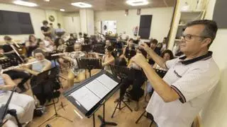 Más músicos, más pasodobles: la Entrada de Bandas busca sorprender en las Hogueras