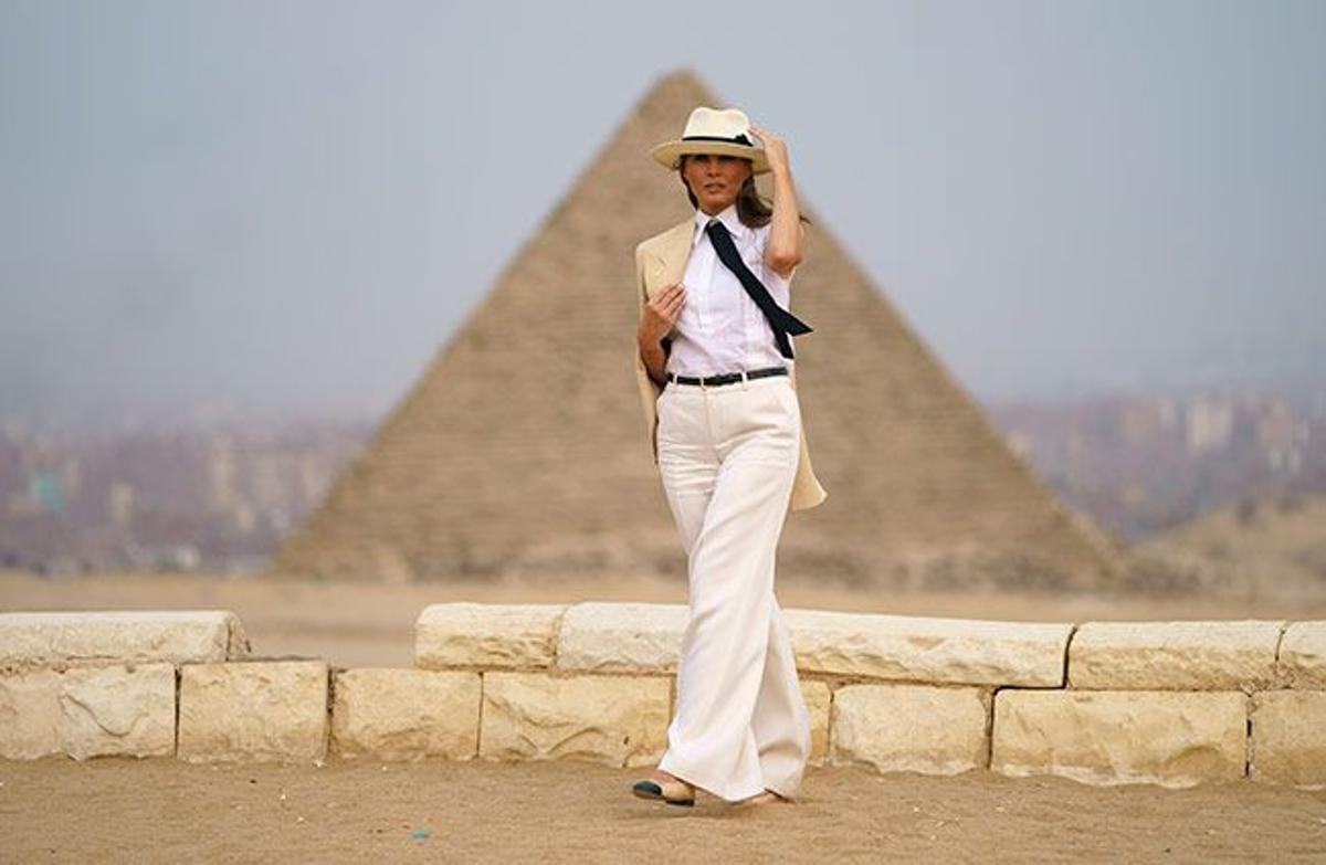 Melania Trump con look de exploradora en Egipto