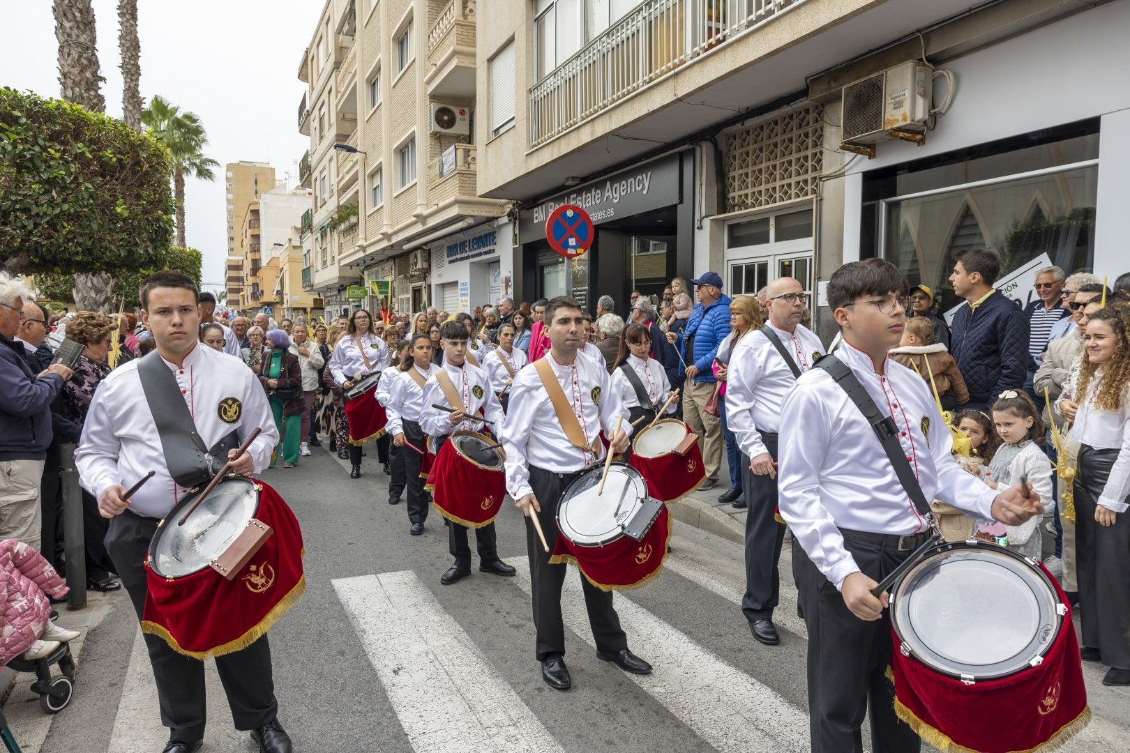 Bendición y procesión de Las Palmas en Torrevieja de Domingo de Ramos en la Semana Santa 2024