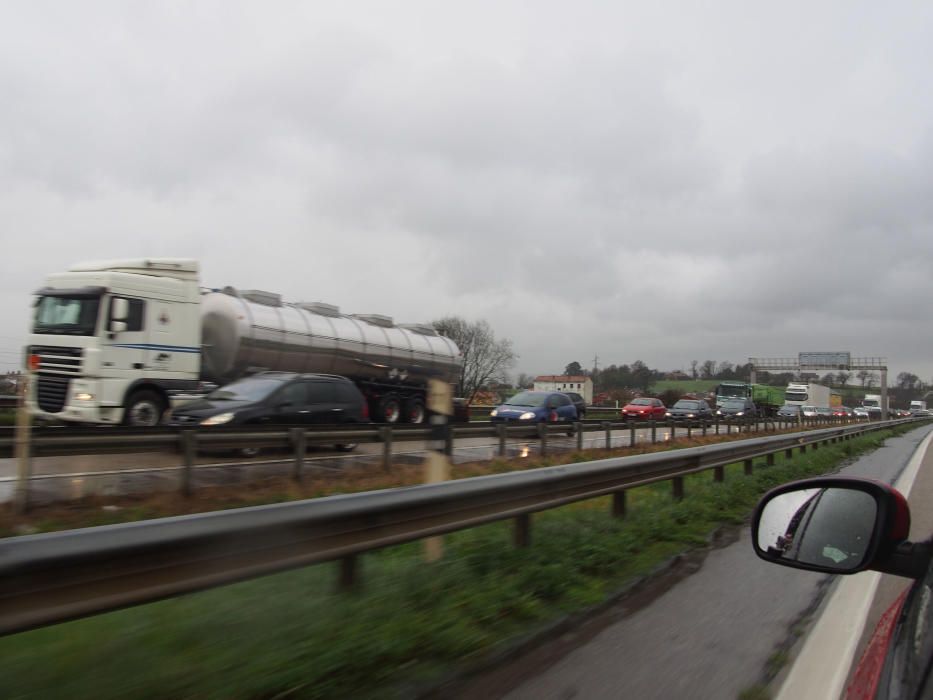 Un accidente múltiple en la "Y" provoca retenciones kilométricas