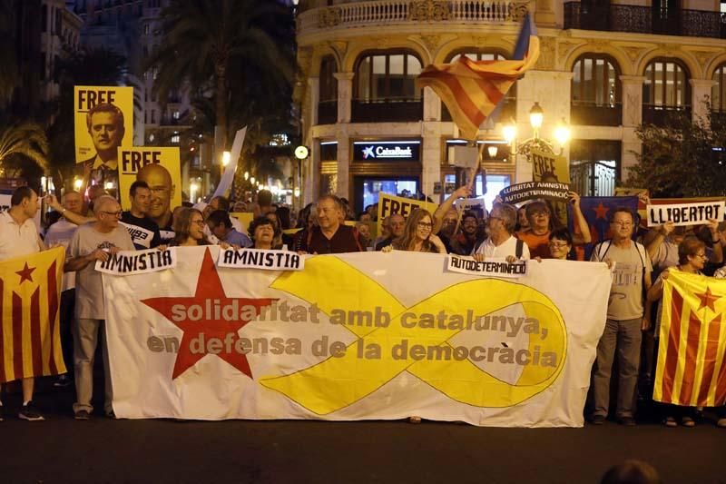 Concentración en València contra la sentencia del 'procés'