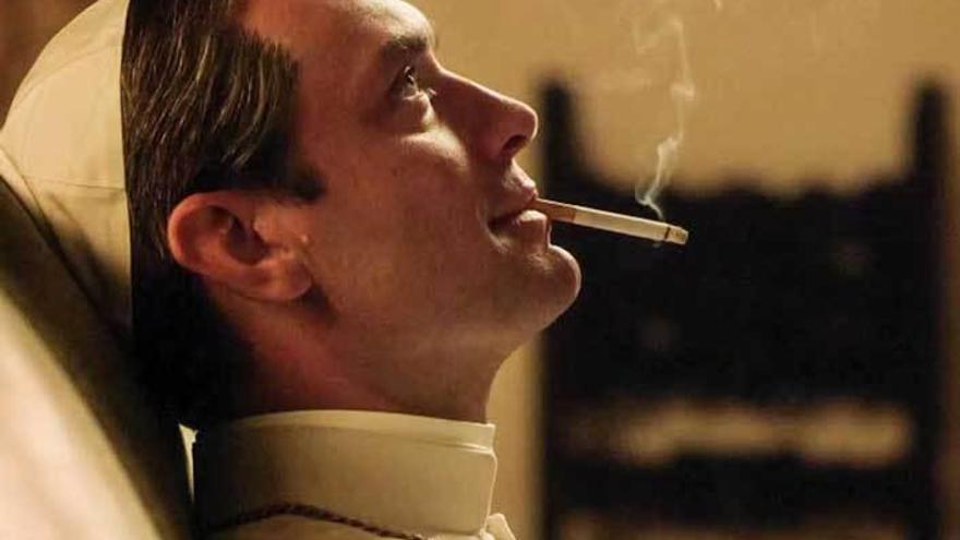 Jude Law en una escena de &quot;The Young Pope&quot;.