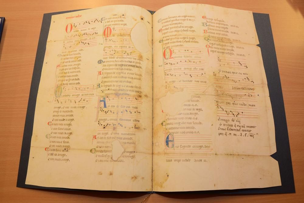 A Biblioteca da institución acolle unha mostra ata o 4 de maio coas pezas máis significativas que conserva sobre este documento do século XIII.