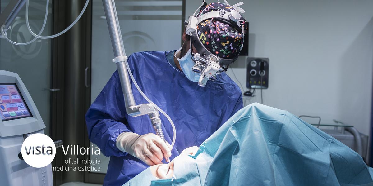 El láser de Co2, además de eliminar excesos de piel y bolsas, permite rejuvenecer la piel del contorno de los ojos y conseguir una piel más lisa, tersa y luminosa.
