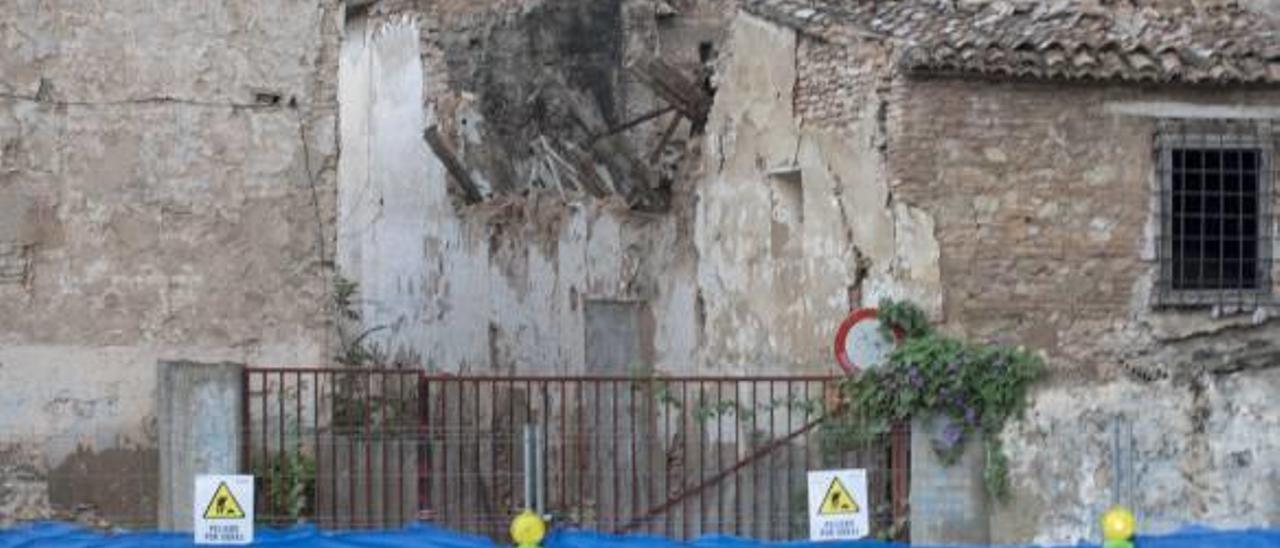 Imagen de los inmuebles afectados por el derrumbe del miércoles, que ya habían apercibidos por el ayuntamiento.