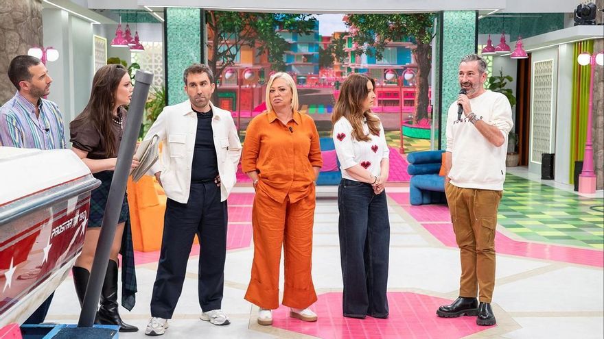 Un nuevo escándalo amenaza a La familia de la tele: se desvelan los sueldos que cobran los colaboradores