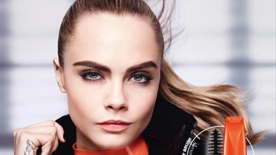 Cara Delevigne invita a tomar el té en Londres