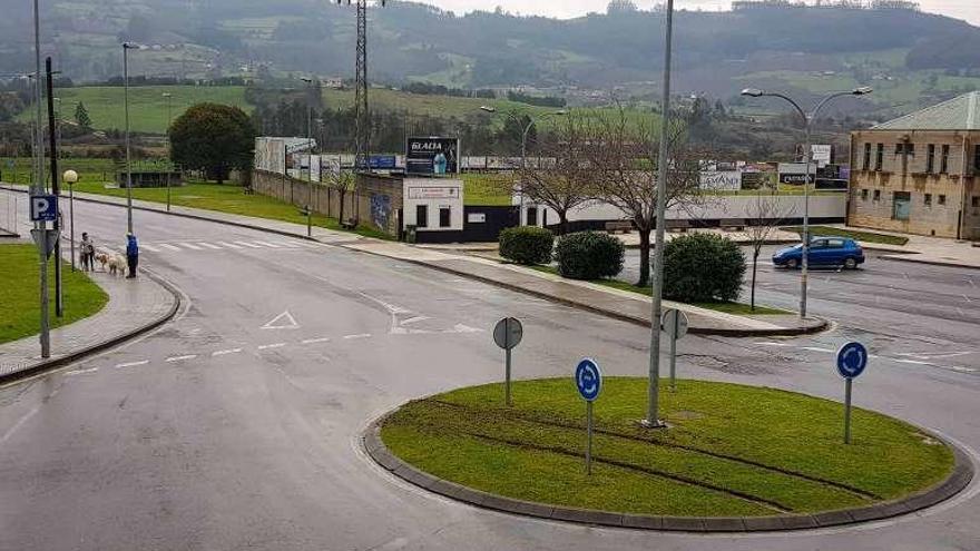 Rodadas en la glorieta del polideportivo de Villaviciosa.