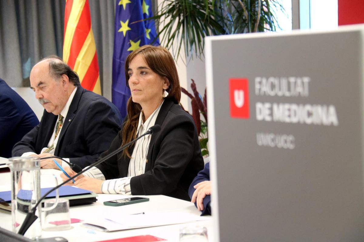 El rector Josep Eladi Baños amb la consellera Núria Montserat, aquest dimecres a Vic