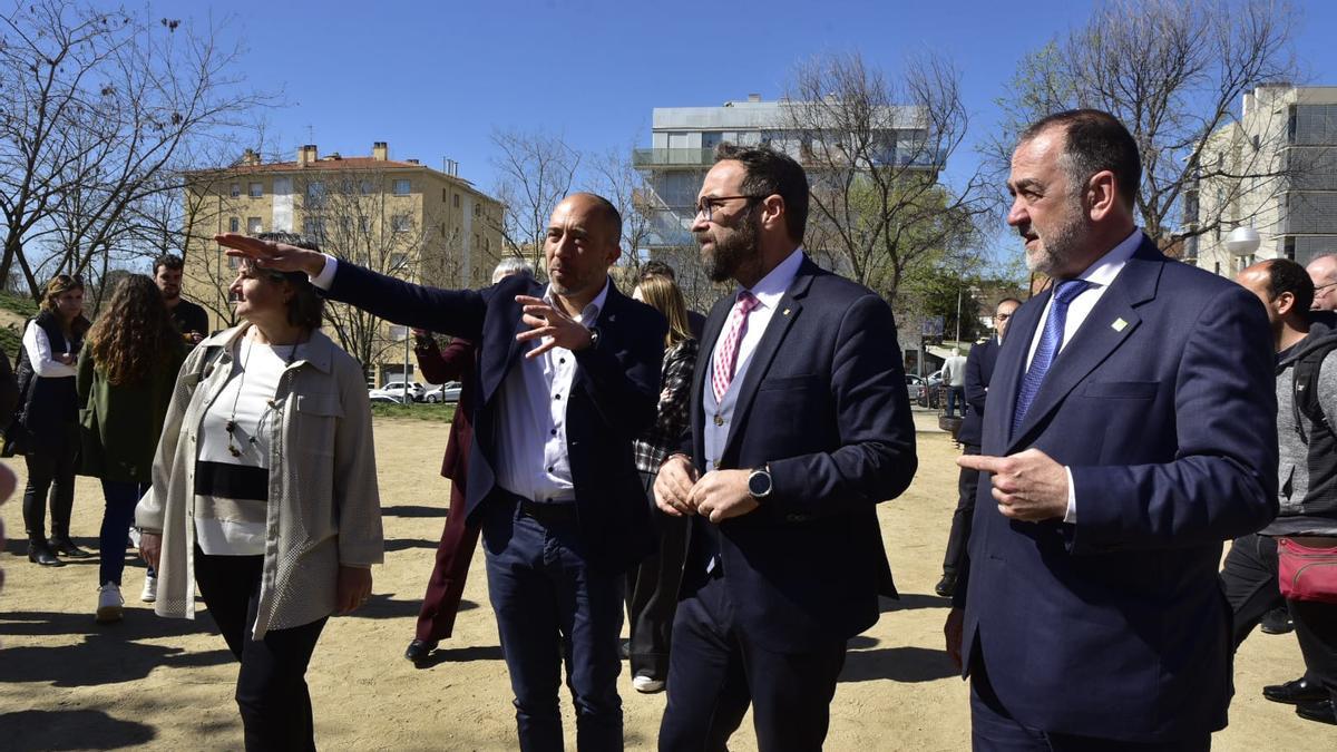 Barniol, Aloy, el conseller Fernández i Segarra, aquest dijous al migdia al barri de La Parada nova de Manresa