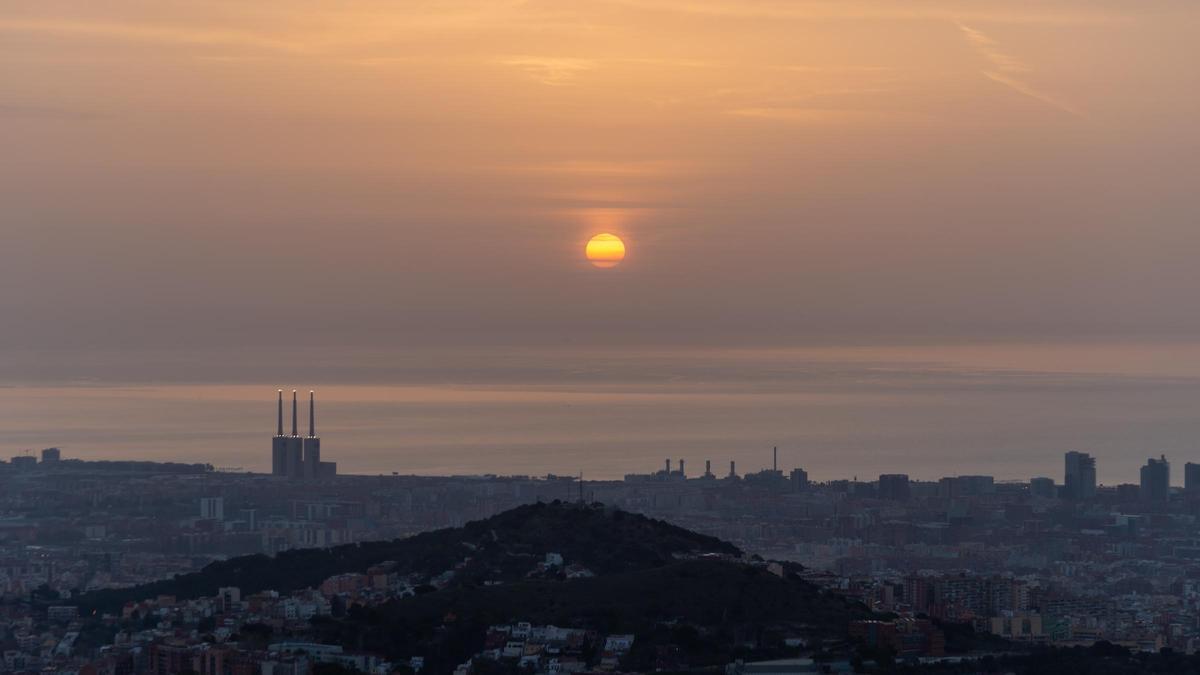 Salida del Sol, el 23 de marzo del 2024, con el cielo aún algo turbio