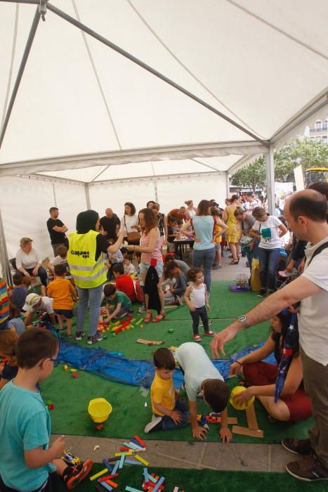 Jornada de ingeniería en la calle, en la plaza del Ayuntamiento de València.