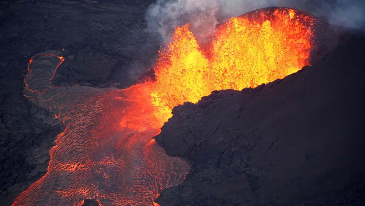 El volcán Kilauea (Hawai) destruye en las últimas horas más de 100 casas debido a los ríos de lava.