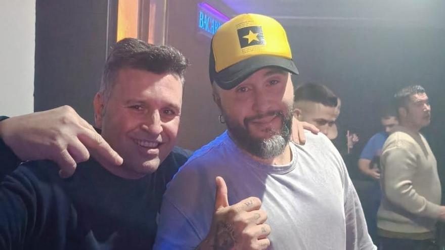 Kiko Rivera pone a Grado a bailar: el famoso DJ pincha en una fiesta navideña