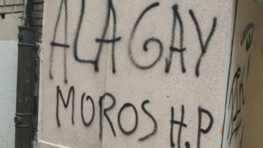 Aparecen pintadas islamófobas en Gijón