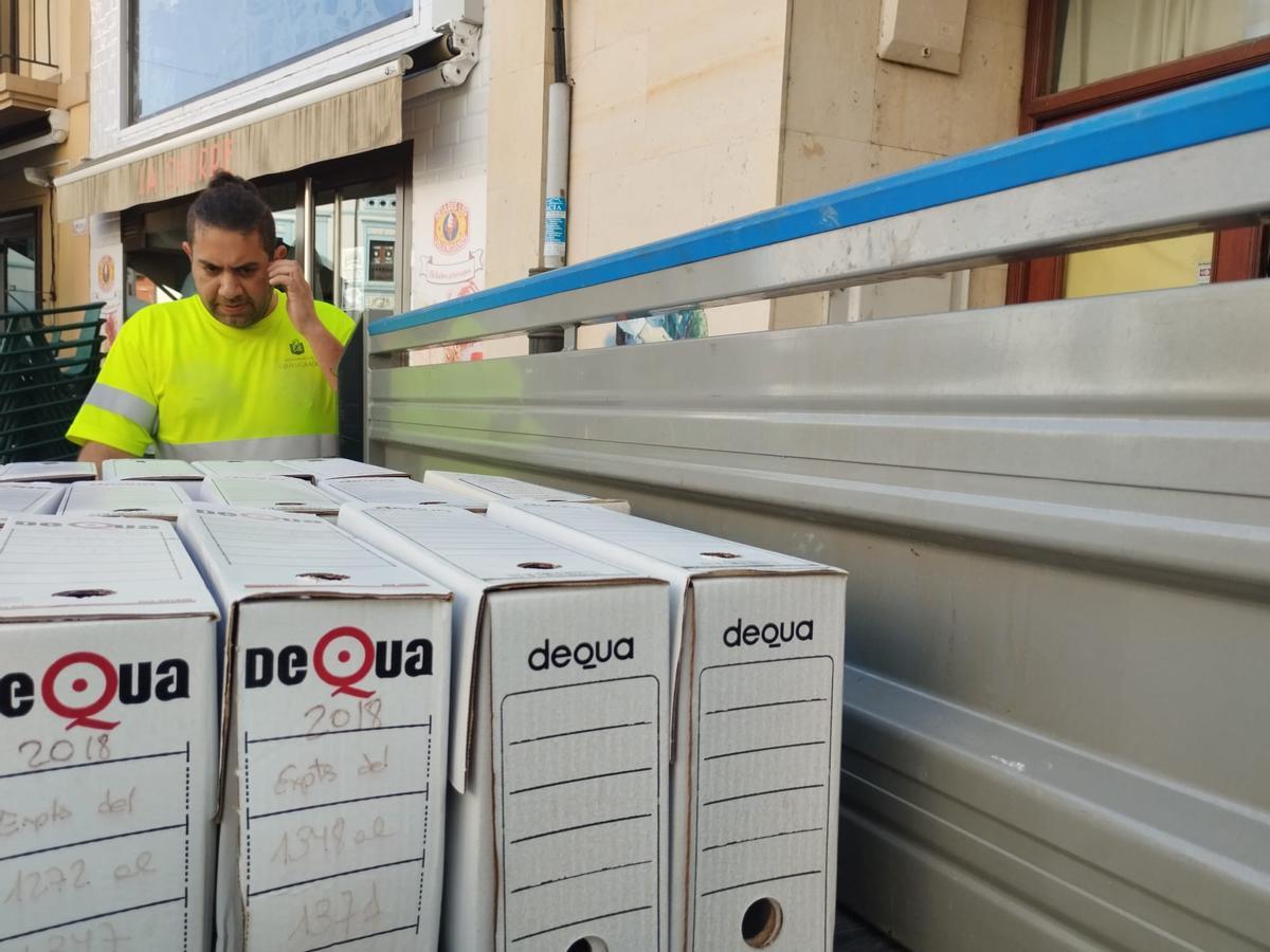 El traslado del Archivo Municipal de Grado, en imágenes.