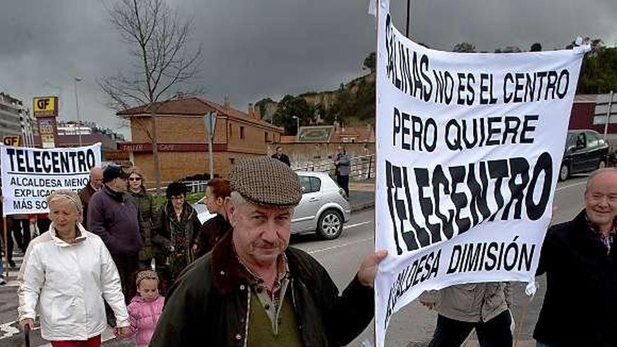 Participantes en la manifestación del sábado en Salinas.