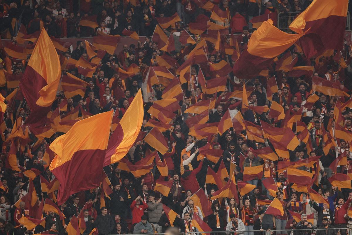 Aficionados del Galatasaray, durante un partido de Champions