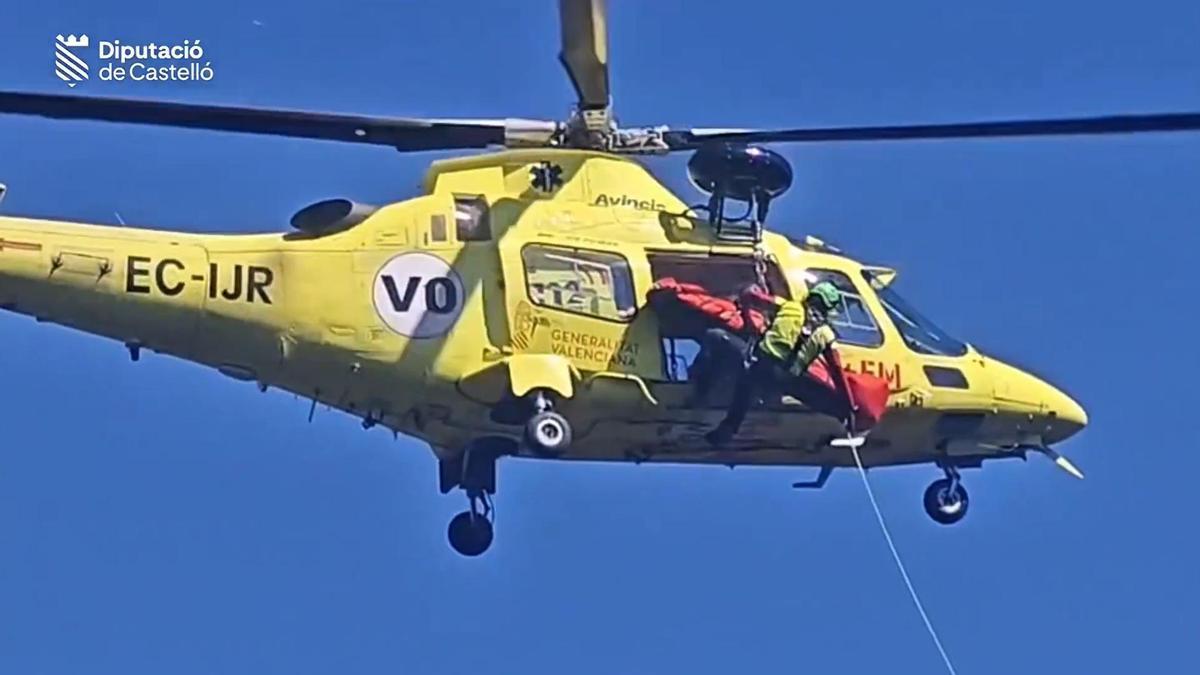Una captura de pantalla del vídeo del rescate de la mujer accidentada en l'Alcora.