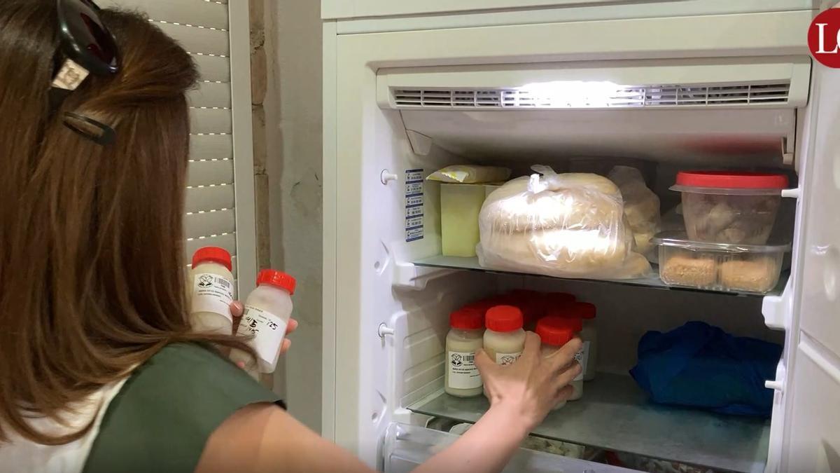 Las participantes en el banco de leche se extraen la leche en su vivienda y la congelan.