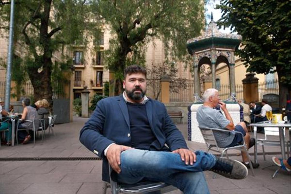 El director del festival Riuestiu i creador i director de Màgia Júnior, Borja Rabanal, al bar de Can Deu. El director del festival Riuestiu i creador i director de Màgia Júnior, Borja Rabanal, al bar de Can Deu.