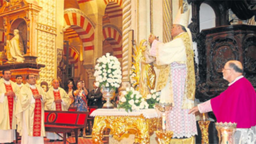 Coronan a la Virgen de Linares, primera devoción histórica local