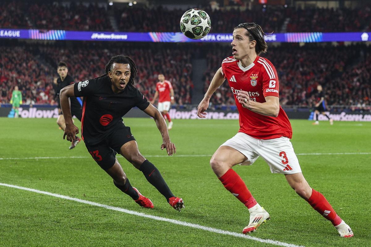 Álvaro Carreras, durante el Benfica-Barça de Champions de esta temporada