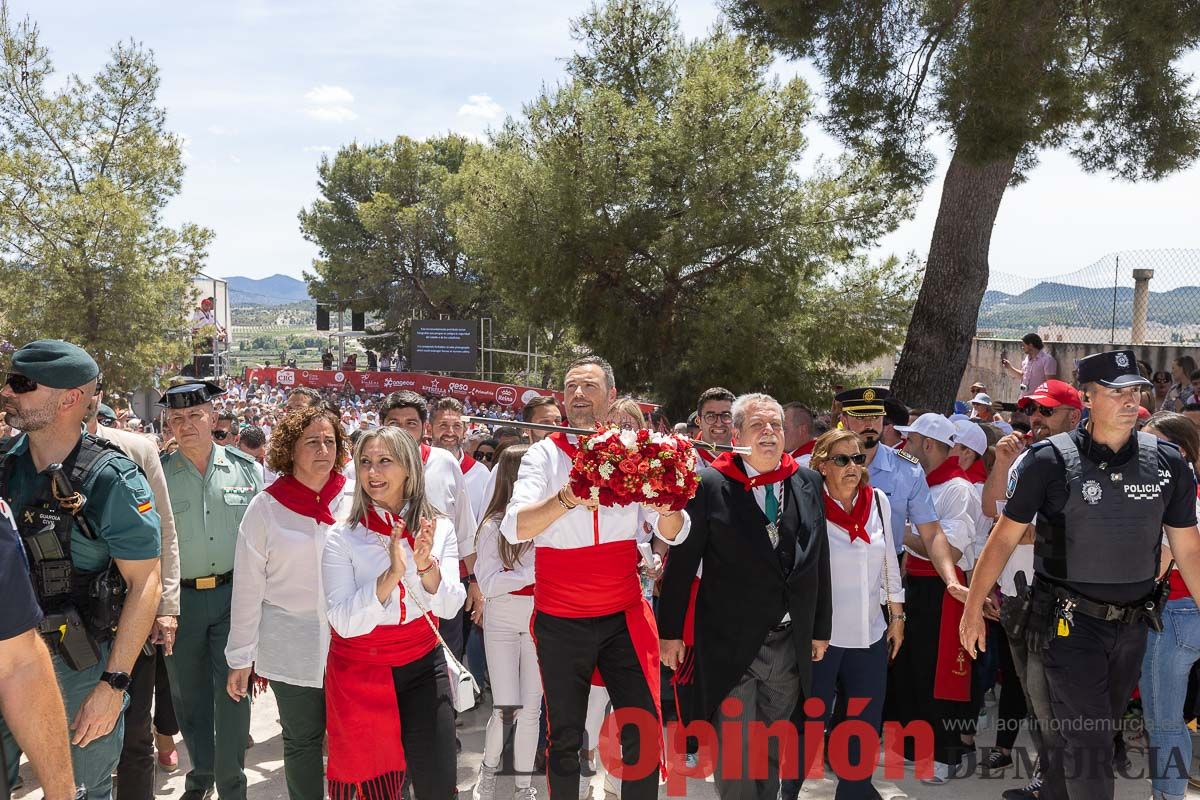 Bandeja de flores y ritual de la bendición del vino en las Fiestas de Caravaca