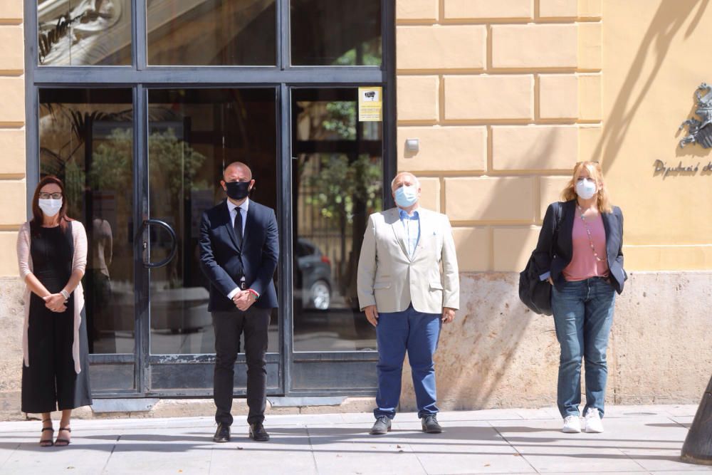 Minuto de silencio institucional por las víctimas de la Covid-19.