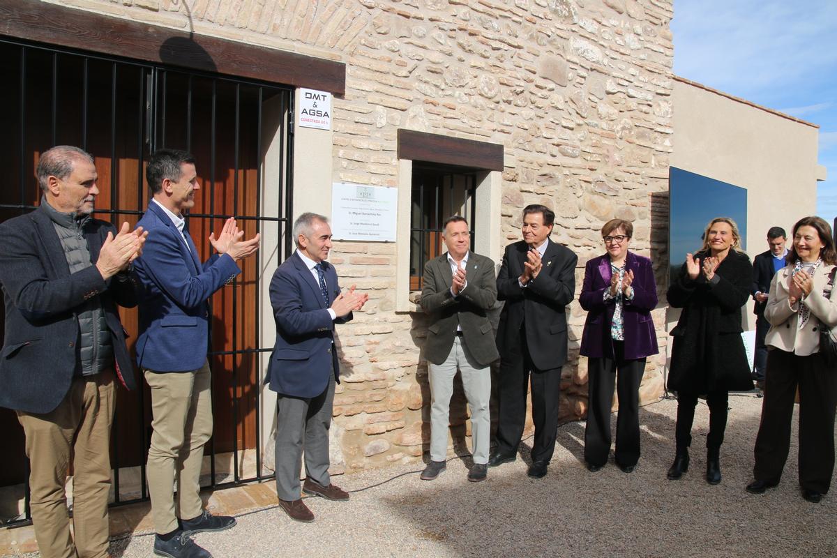 Descubrimiento de la placa conmemorativa.