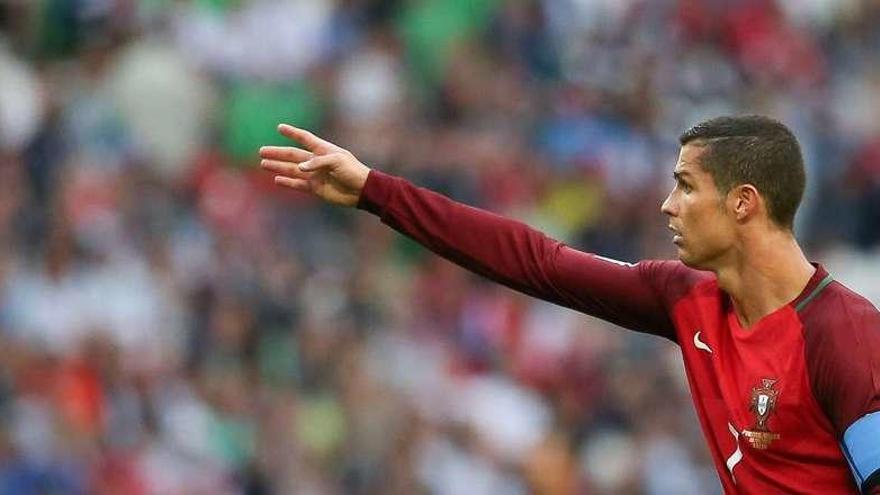 Cristiano Ronaldo, en el partido jugado ayer en el que Portugal no pudo pasar del empate 2-2 ante Chile en la Copa Confederaciones.