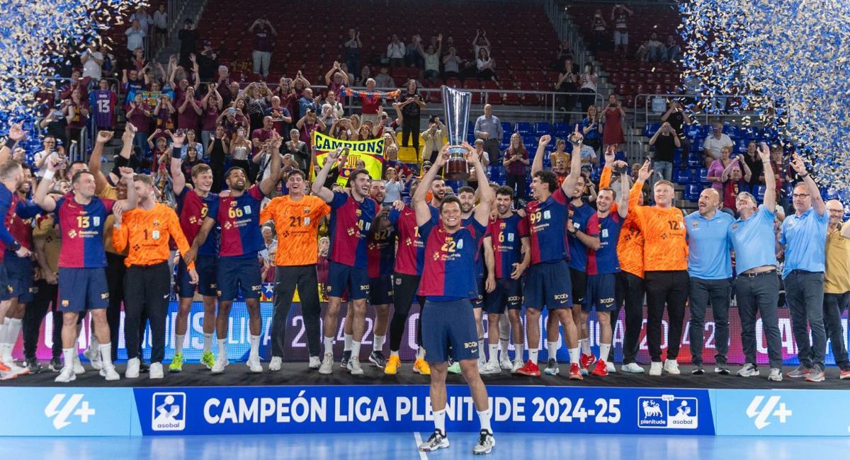 El Barça recibió el título de la Liga Plenitude ASOBAL