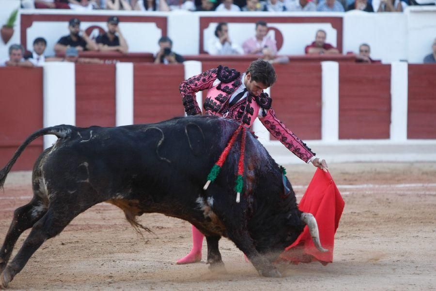 Toros en San Pedro: Cayetano, por la puerta grande