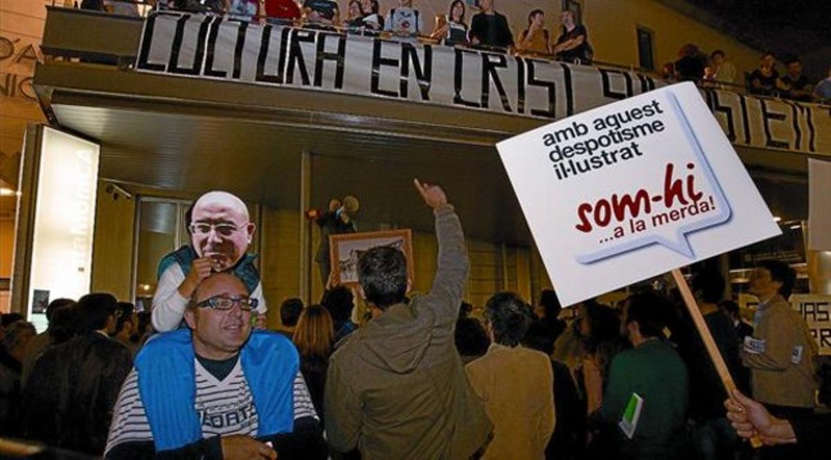 Reivindicació constant 8 Manifestació d’artistes contra la política cultural de la Generalitat, durant l’època del tripartit, l’octubre del 2008. Reivindicació constant 8 Manifestació d’artistes contra la política cultural de la Generalitat, durant l’època del tripartit, l’octubre del 2008.