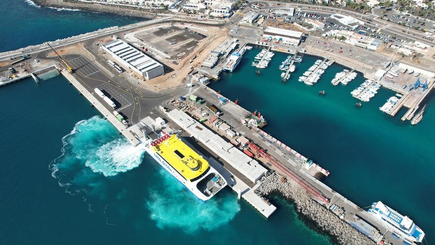 La ampliación del puerto de Playa Blanca mejora la seguridad de navieras y embarcaciones