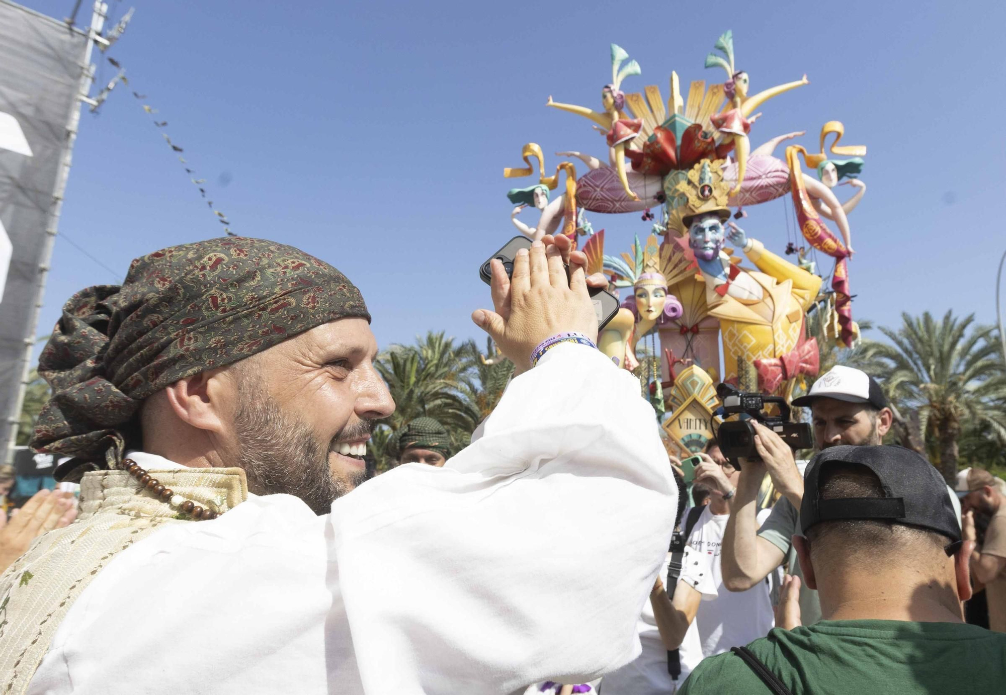 Baver - Els Antigons gana por primera vez el premio a la mejor hoguera de Alicante