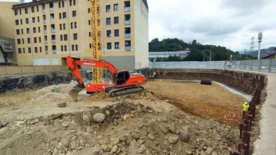 La obra de los 60 pisos de alquiler para jóvenes de Langreo avanza con la cimentación