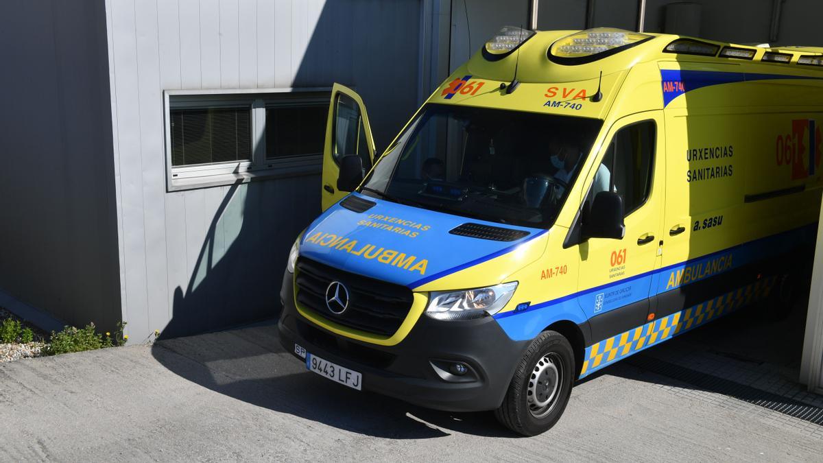 Ambulancia del 061 en el Hospital de A Coruña.