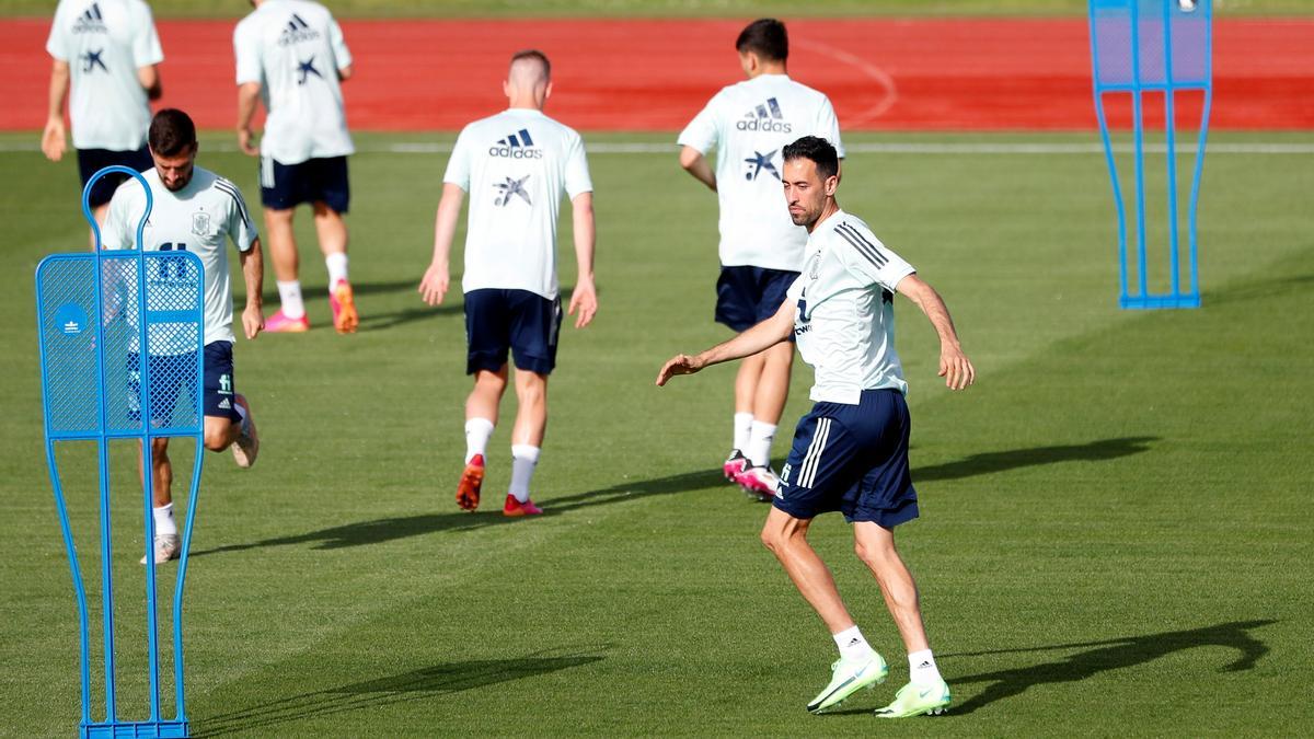 Sergio Busquets en uno de sus últimos entrenamientos antes de abandonar la concentración de España