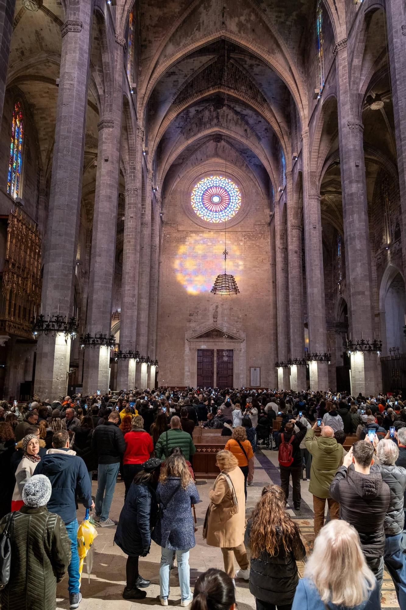 "Magische Acht" in der Kathedrale: Spektakel von Wolken unterbrochen