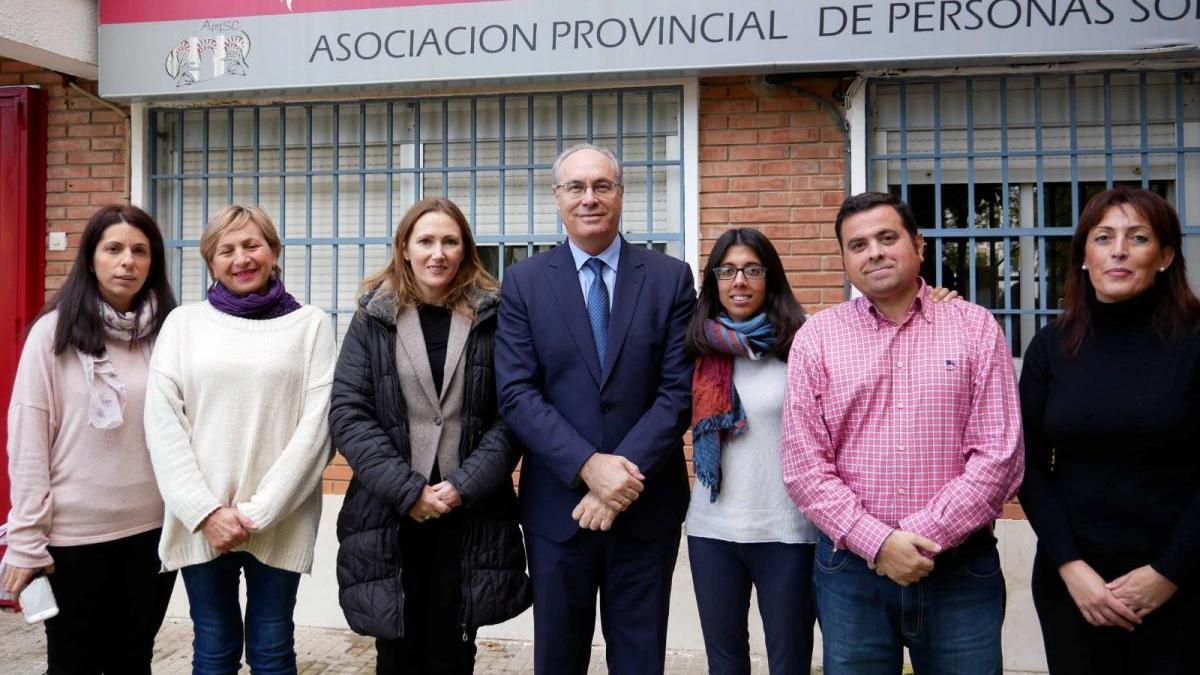 El PSOE promete intérpretes de lengua de signos en todos los servicios de la Junta