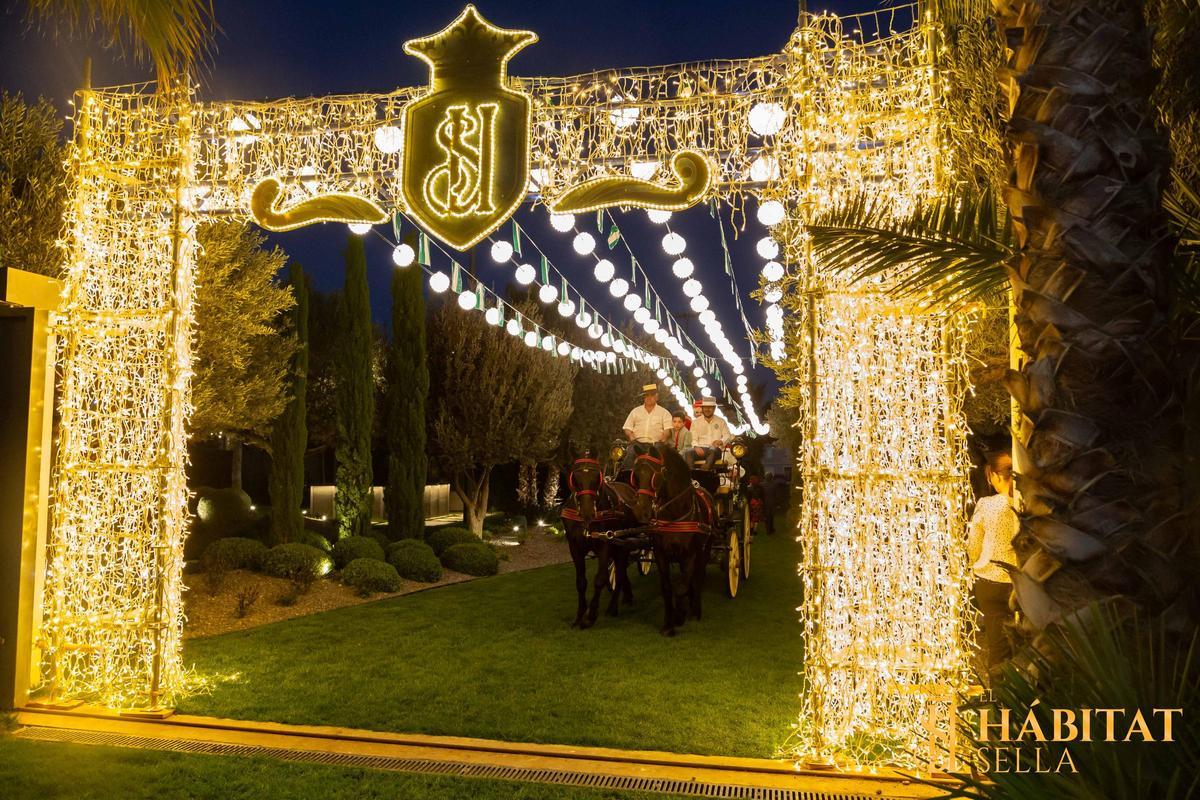 El encendido de la portada de la Feria de Abril, conocido como "alumbrao", será el viernes 11 de abril a las 21.00 horas en el Hábitat Sella.